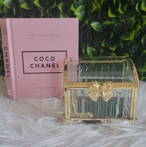 NWOT Glass Bow Trinket Box